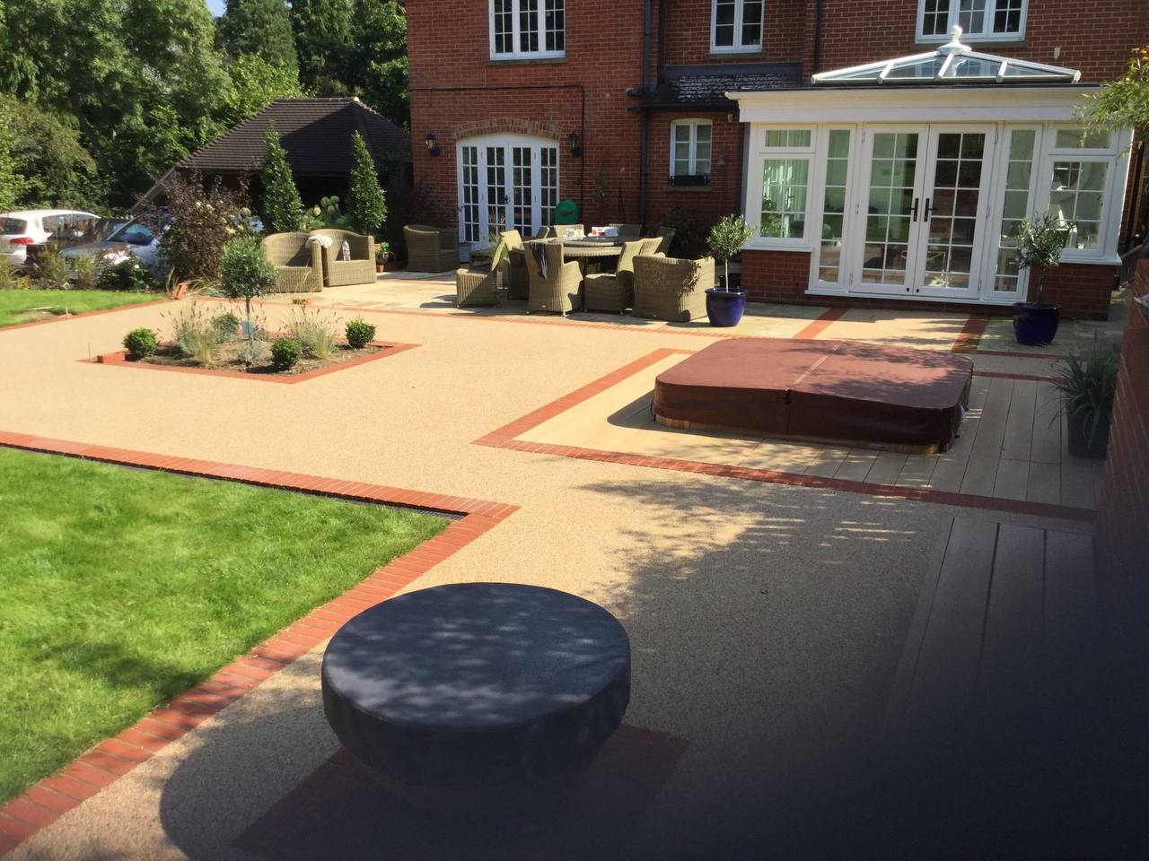 This is a photo of a resin patio installed in Dartford, Kent by Kent Resin Drives
