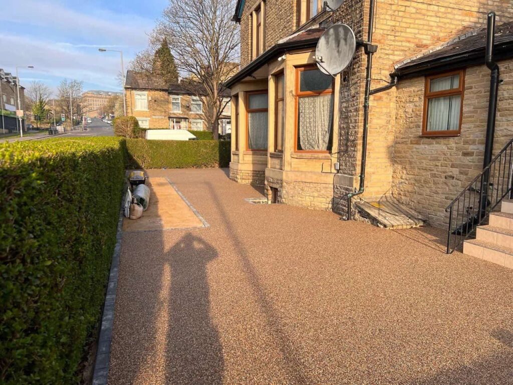 This is a photo of a resin patio installed in Dartford, Kent by Kent Resin Drives