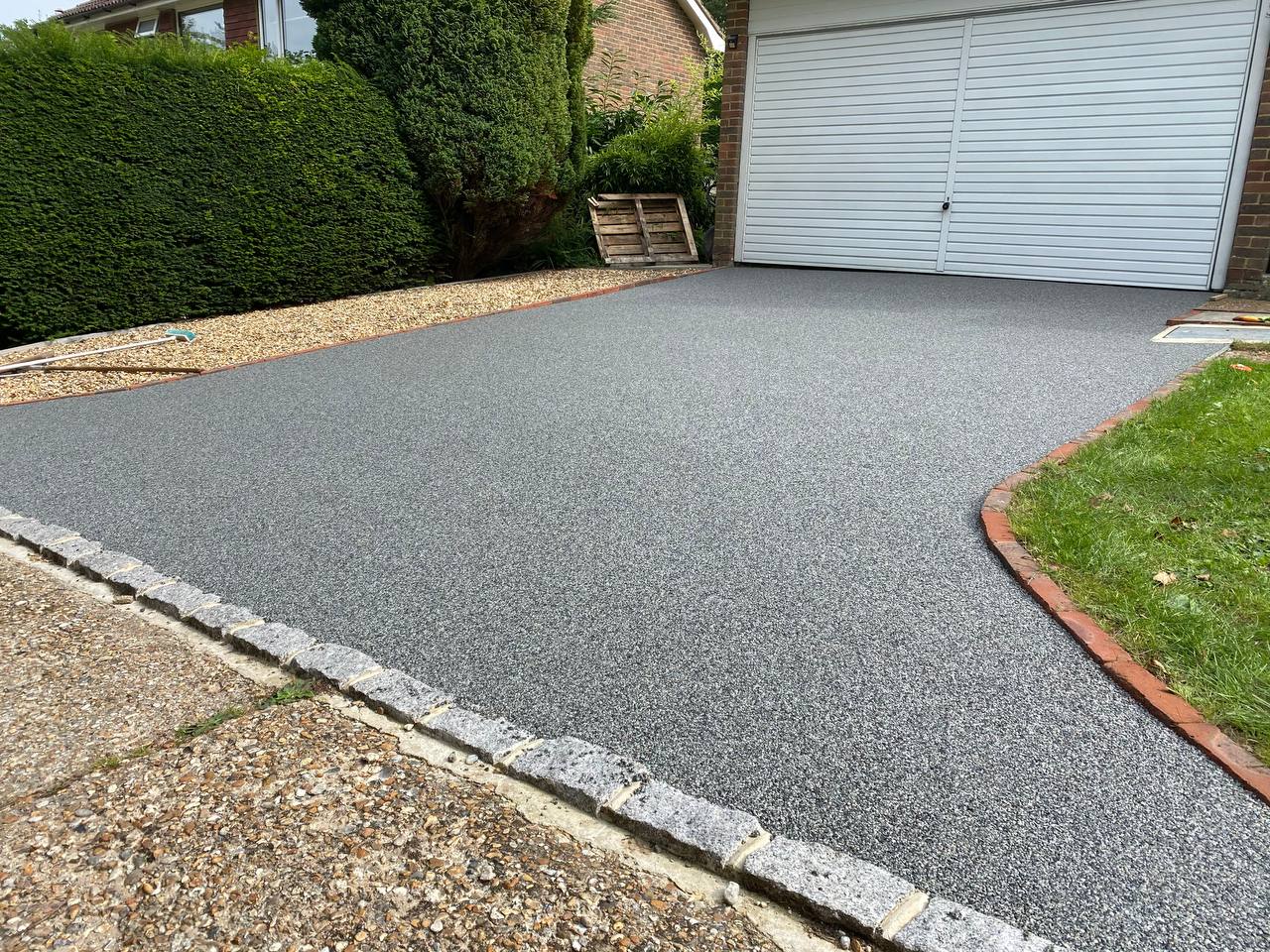 This is a photo of a resin driveway installed in Dartford, Kent by Kent Resin Drives